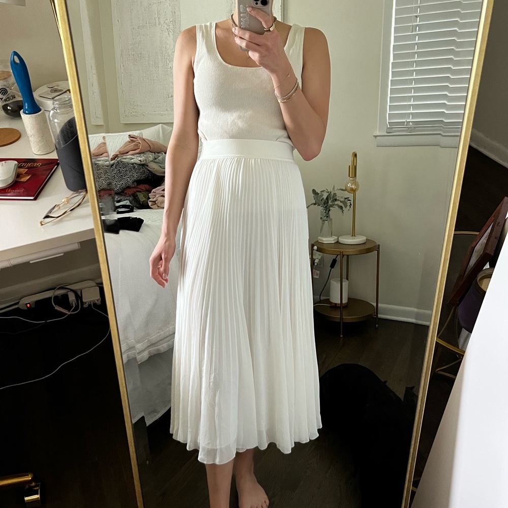 Fluted White skirt